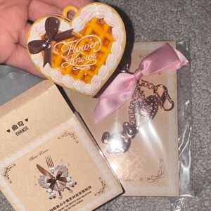 Heart-Shaped Setting Powder with Keychain